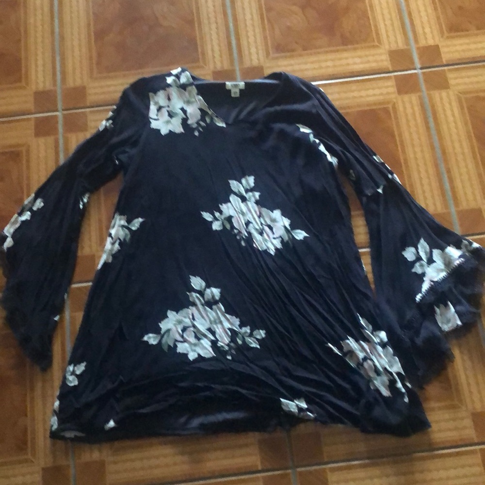 Cato Woman’s bell sleeve blouse
